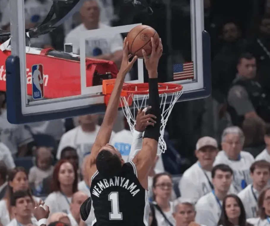 米奇：文班必须得分超过20分，雷霆在防守他方面做得很好  NBA西部决...