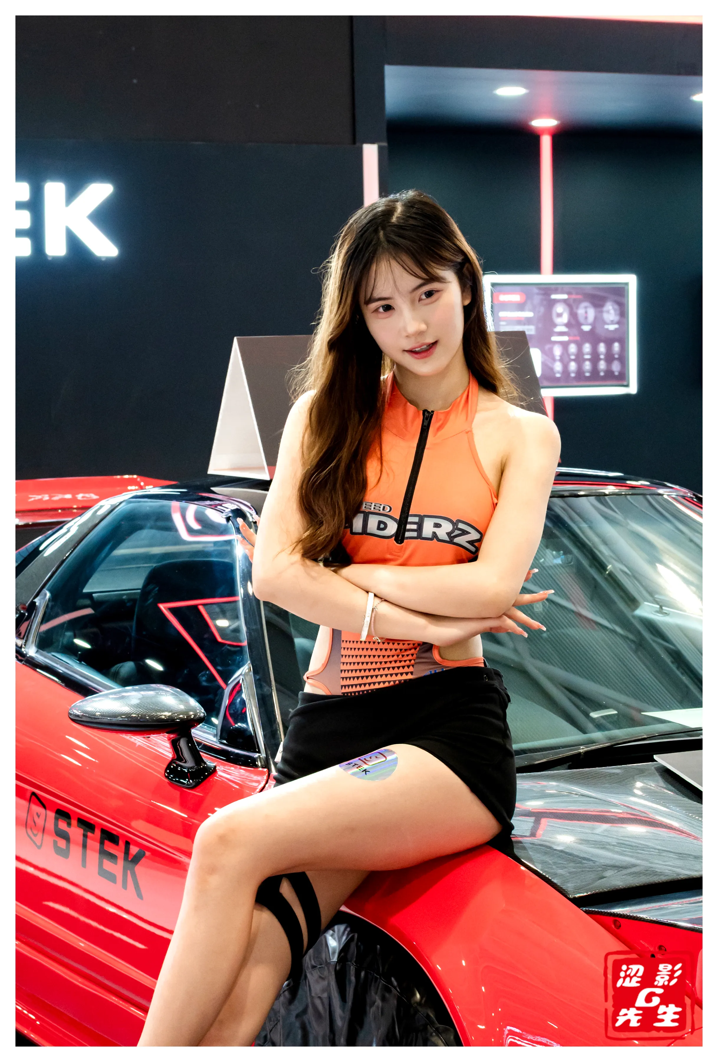 性感车模写真，红黑配搭，魅力四射！你喜欢哪一个？评论区告诉我[比心]