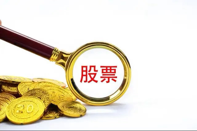 今日重点观察板块清单
说明：仅为基于公开消息与龙虎榜资金动向的方向梳理，不是买入清单，不构成任何投资建议，只做观察参考，切忌盲目追高 。
✅1. PCB/算力硬件（游资主攻的低位科技线）
- 逻辑：高位光模块分歧，资金切向算力的低位硬件，超声电子、澳弘电子已经打出标杆；昨日深南东路、章盟主两 ​