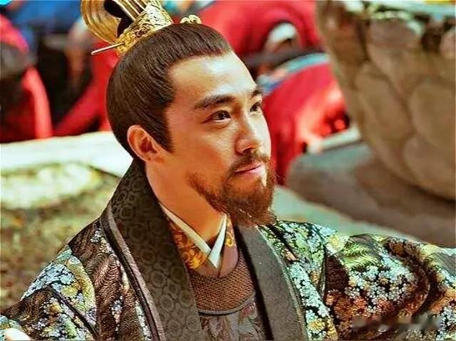 战功赫赫的皇子，步步作死，最终被铜缸活活烧死

提到明朝皇子，朱高煦绝对是一个充满悲剧又自带荒诞色彩的人物。
他是明成祖朱棣的次子，一生骁勇善战，靖难之役数次救下朱棣性命，本该坐拥荣华藩王人生，却执念皇位，一而再再而三铤而走险，最后落得铜缸焚死、诸子尽数诛杀的惨烈下场。

朱高煦，生来勇武，性格剽悍
