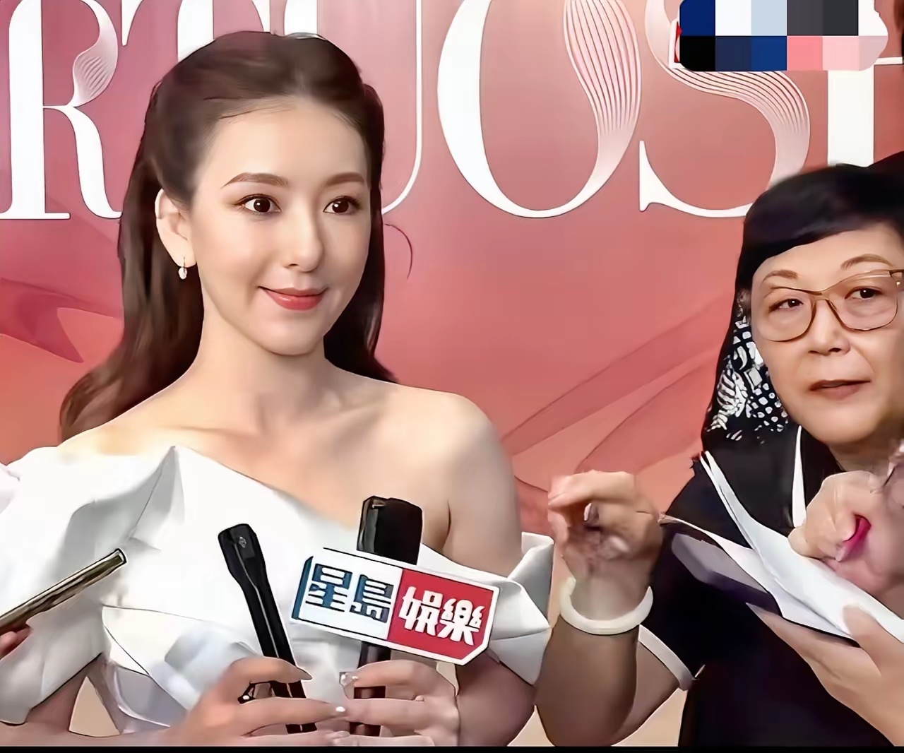 郭富城给天下男人上了一课：
娶老婆可以娶没文化的，
也可以娶没钱的，但千万不能娶没有上进心的。
这两天，方媛在香港时装周采访的事刷屏了。
她嫁给郭富城也快十年了，可面对港媒粤语提问，她还需逐句翻译才能听懂，甚至一些回答还要翻译为她补充，她只能尴尬地附和点头。
有人说不学粤语是自由，可 ​