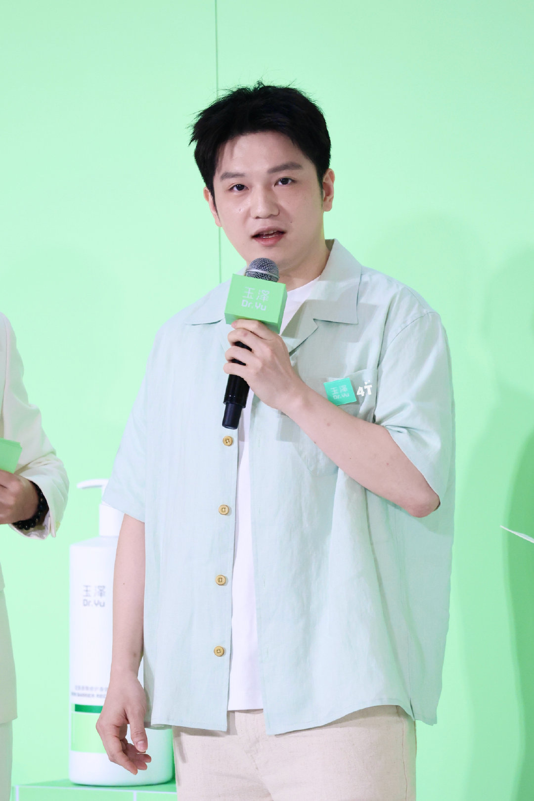 #樊振东笑起来好甜##樊振东上海活动##樊振东#  

宝宝宝宝 你怎么这么萌这么甜[爱慕]​