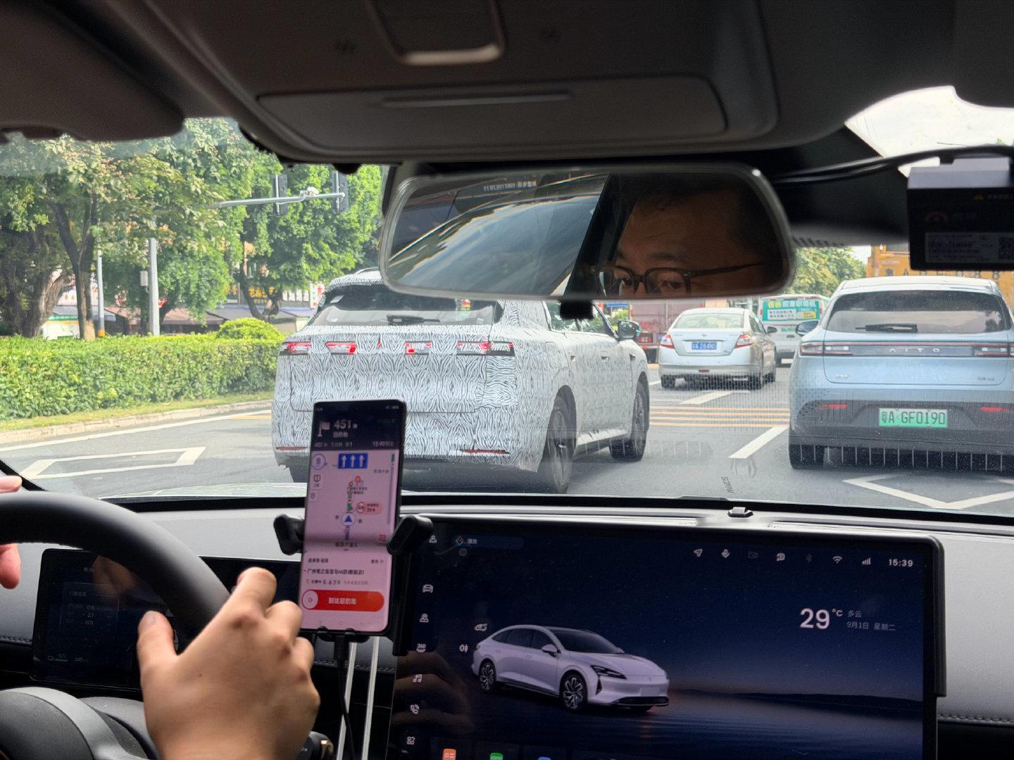 拍到了日产NX8，门把手换了。

#大v聊车##新能源汽车# ​