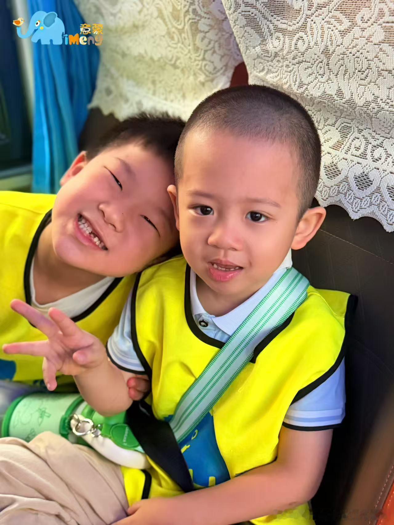 孩子不会轮流一不顺心就动手？滨江意蒙蒙氏混龄这样养出高社交情商

下埔滨江公园片区的家长看过来👀

孩子不懂轮流、不会等待、一不顺心就动手？

意蒙滨江校区的答案是：蒙氏混龄环境+正面管教冲突引导，让孩子在真实互动中学会社交。

✅ 混龄教室：大带小，自然学会规则与边界
✅ 一套教具：环境 ​