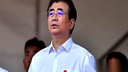 国足成年队0比5惨败给巴勒斯坦。
另一边U23国足却在本届名古屋亚运会上拿下了时隔28年的亚运铜牌。
陈戌源时代重金元轻青训遗留的阵容老化问题只能交给各级国字号去继续承担。
很多人一看成年队输个0比5，第一反应就是开骂。
太正常了，这数字看着确实扎眼。
但只要你一直盯着这摊子事，心里其实跟明镜似的—