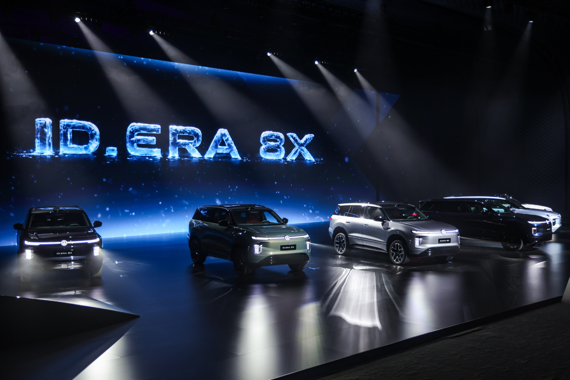#李治廷的新搭子8X 20.68万起夯爆了#   ID. ERA 8X

李治廷的新搭子来了！ID.ERA 8X 20.68万起，这台大五座增程旗舰我真的心动了 🚗✨

先说结论：这个价格，我服 👏

10月12日，上汽大众ID.ERA 8X在成都正式上市。官方指导价22.68万—28.98万元，限时权益价直接拉到20.68万—26.98万元 ​