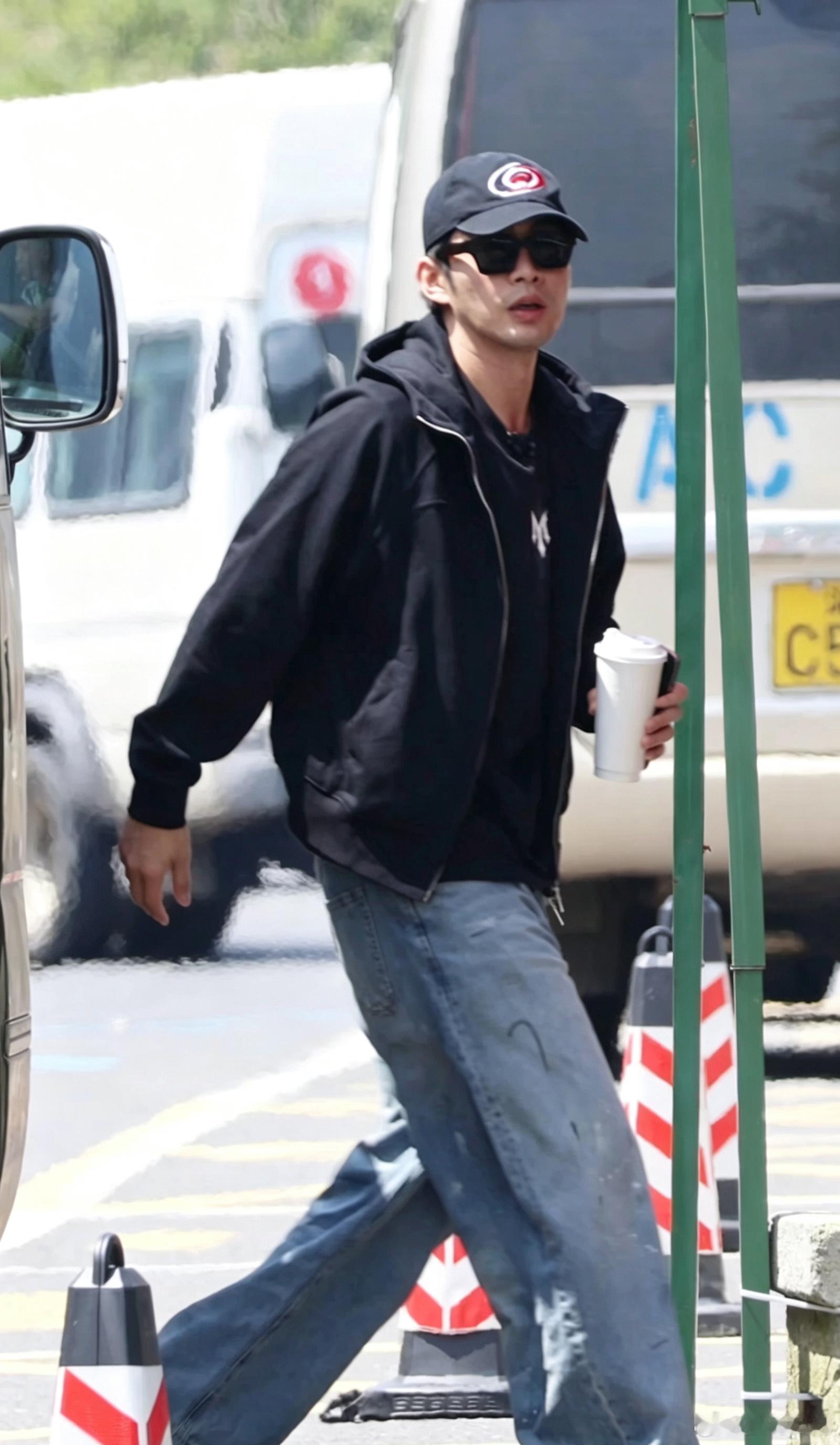 哥哥们第二阶段最后一天录制上班打卡📸
张彬彬部落、颜安部落、王赫野、邵子恒……
全力以赴的日子闪闪发光✨
训练加油，冲冲冲！期待舞台绽放💥
#披荆斩棘[超话]##披荆斩棘##披荆斩棘2026# ​