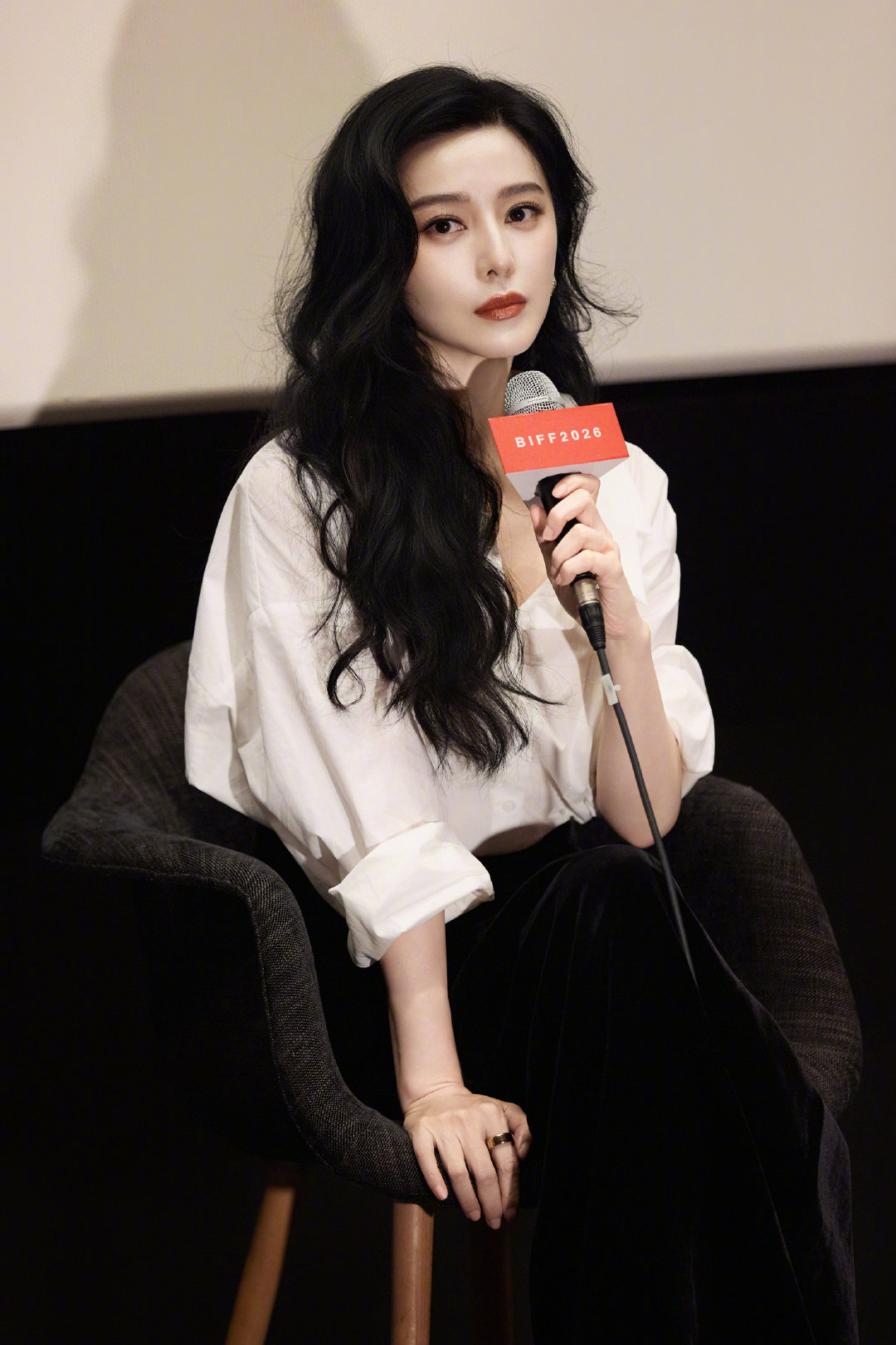 以电影人的视角，分享一部心之所选。演员担任第31届釜山国际电影节Carte Blanche电影人特别企划推介人，选映由朴赞郁执导的电影《小姐》。从故事出发，谈女性，也谈人生。 ​