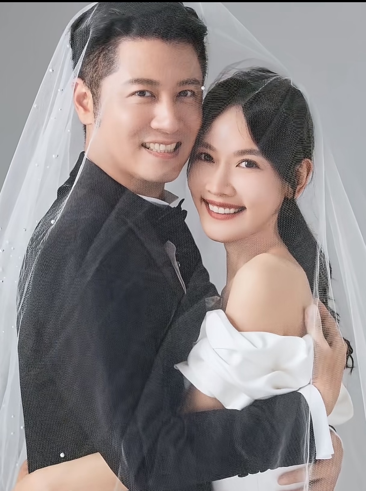 孙骁骁这孕期是真幸福
任重不去拍戏上班
而是一心一意的陪着孙骁骁去吃米线，去接闺女

反正一家人干什么都是整整齐齐的，孙骁骁孕初期出去逛街，任重带着闺女就后面跟着。

她想吃什么，任重就带她去吃什么，连公婆没事都从北京飞到重庆，专门照顾孙女，就为了让孙骁骁没有那么累。

孙骁骁说生二胎，是因为任重一