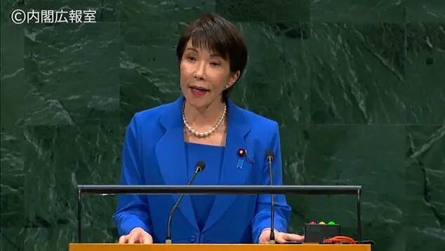 高市早苗这“首相”头衔，外交部怎么突然不叫了？背后信号比你想象的要重

9月30日，中方对日本首相的称呼，悄悄变了！不是改口叫别的头衔，而是干脆把“首相”两个字拿掉了，直接喊“高市早苗”。这事要是搁以前，绝对算稀罕。中国外交一向讲究礼数，称呼对方职务，等于承认你是这个国家的正式代表。现在头衔没了，等