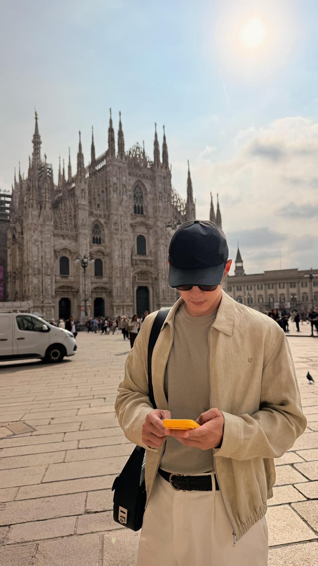 黄景瑜︱米兰时装周︱旅行返图
个抖发福利了，看了一下，除了3个live还有这几张是ins没发过的！ ​