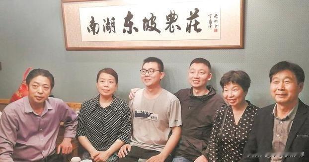 错换人生28年”姚策的生父郭希宽去世。

“错换人生28年”姚策生父郭希宽去世事件核心信息汇总
  • 去世时间与地点：郭希宽于2026年9月16日在河南驻马店因心脏骤停去世，终年68岁。
  • 安葬情况：其遗体于2026年9月18日在河南驻马店老家安葬，仪式低调，未对外公开具体流程或出席人员。