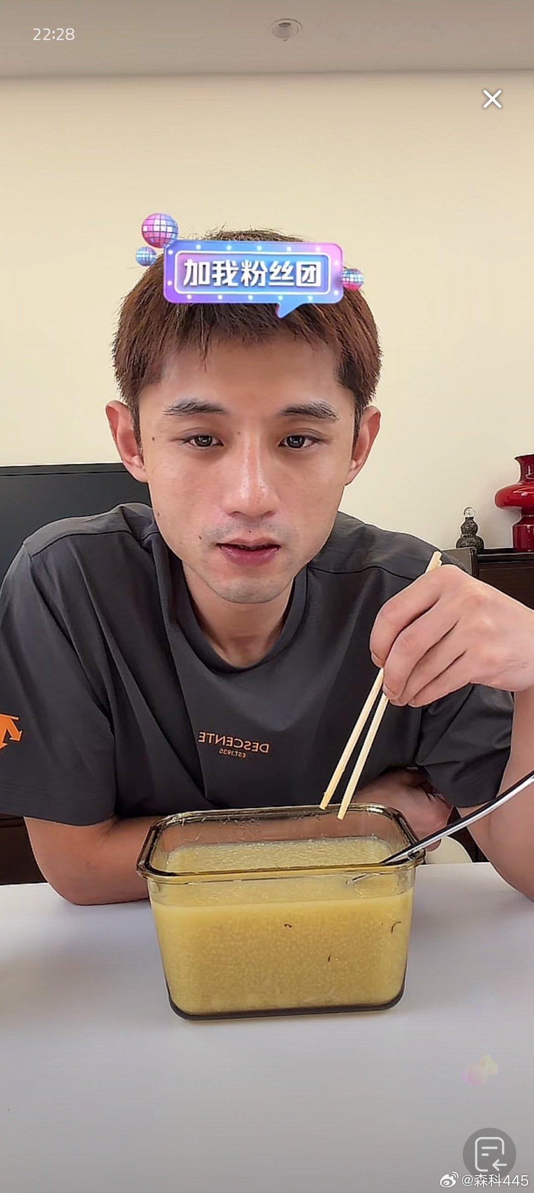 #张继科[超话]# 瘦了，还是非常帅[酷] ​