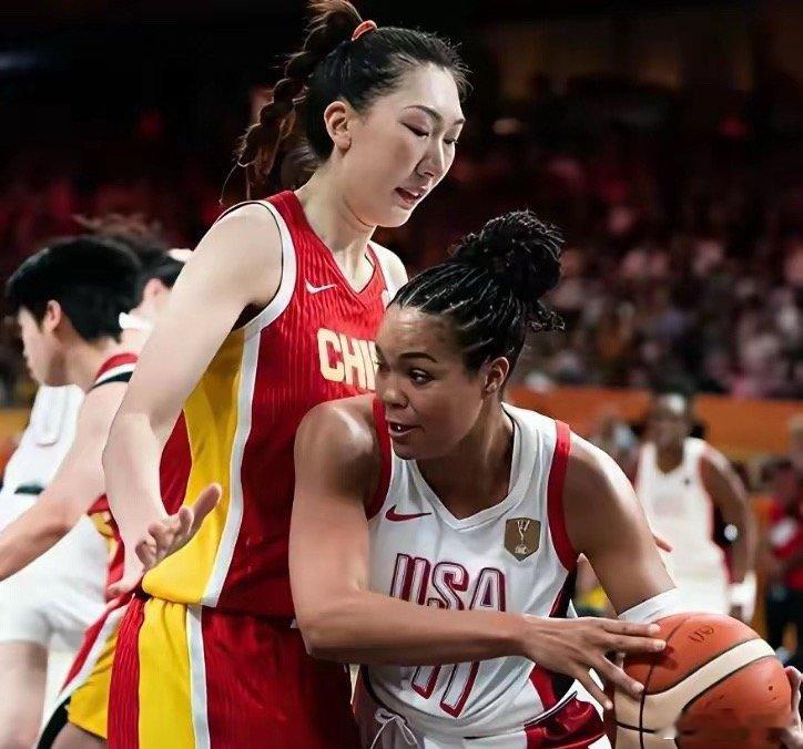 亚运会，缺少了韩旭的中国女篮照样打败日本队！
​中国女篮结束了世界杯征程，紧接着出征亚运会。中国女篮先前公布的亚运会12人名单里没有韩旭，中锋韩旭的位置由刘禹彤接替。
​亚运会，缺少了韩旭的中国女篮如何应对，这一话题冲上头条排名榜。
​我认为，“应对”包括两个内容：
​一个内容是韩旭不 ​