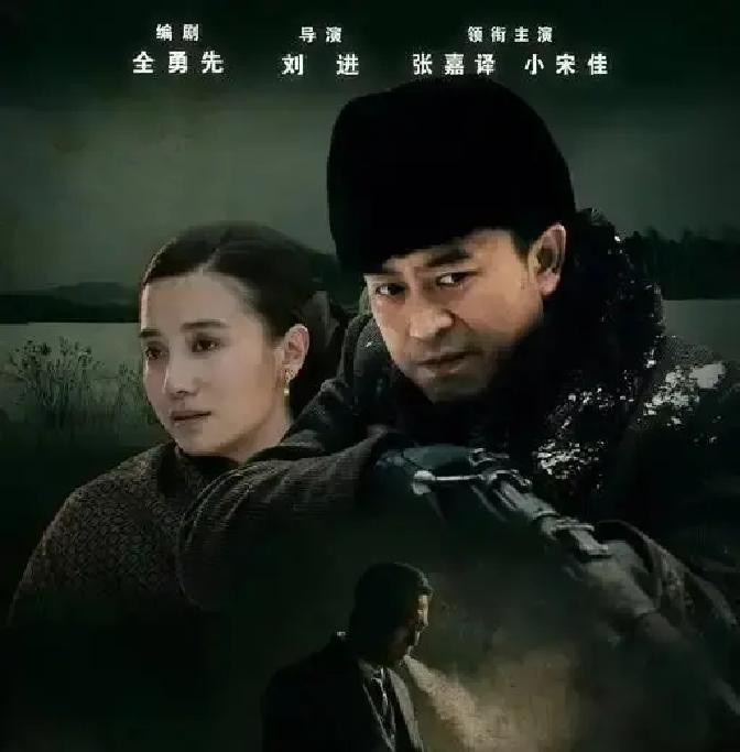金鹰奖刚落幕宋佳二封视后，三金到手不到半天隐婚被扒，小7岁导演老公一碗面领证，45岁拿奖运到底靠谁
9月29日晚长沙，第33届金鹰奖颁奖礼现场，宋佳从信封里拆出自己名字的瞬间，眼眶直接红了。她凭《山花烂漫时》里张桂梅一角拿下最佳女主角，距离上一次站在这个领奖台上，整整过去了十四年
这一夜的最佳女主角