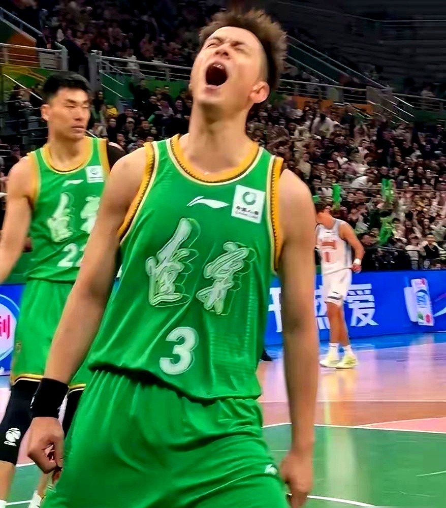 都以为辽宁男篮最大的对手是别人，其实是自己。  杨鸣带队拿了那么多冠军...