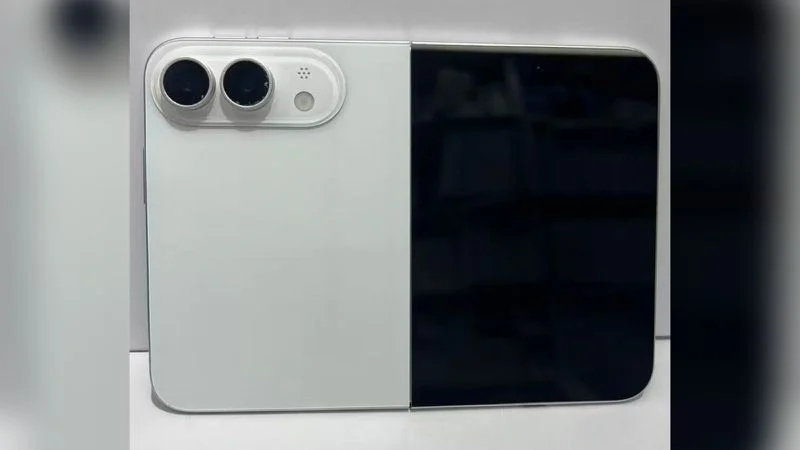 iPhone 18 Pro新色传闻，暗樱桃色取代宇宙橙
苹果新配色传闻又来了，这次iPhone 18 Pro可能用暗樱桃色，比之前的宇宙橙更暗更沉稳，介于红紫之间。听说还有银色、深灰和浅蓝。颜色在不同光线下会变化细节，实机效果应该更惊艳。不过折叠屏配色可能会保守一些。你们喜欢暗色还是亮色？ ​