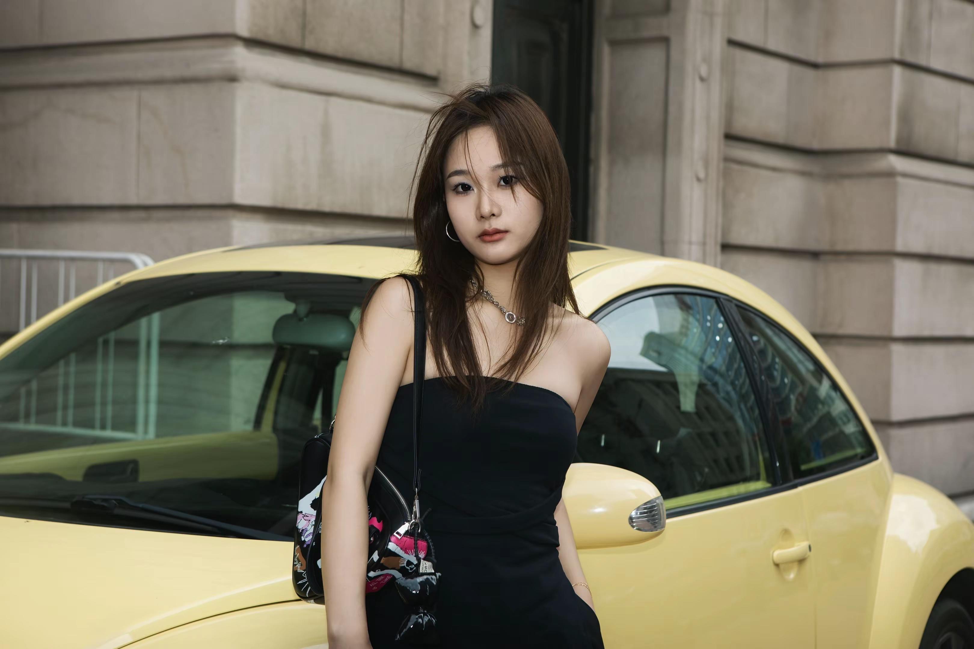 街角流转,每个瞬间都盼记录。📍拍照地点：汇丰银行奉天支行旧址⌚️拍照...