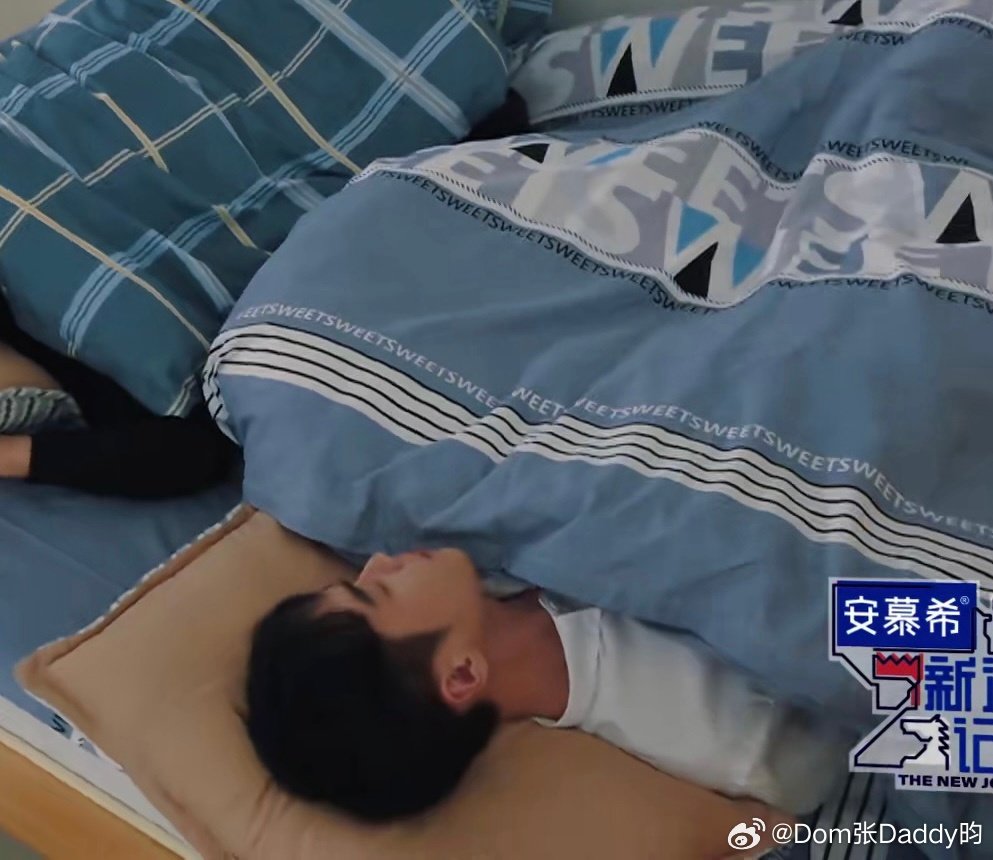 这是一张什么时候看都能萌出血的允昀
#张若昀[超话]# ​