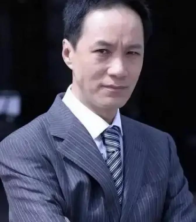 演员冯远征说：“我在四十出头的时候，突然后悔做丁克了，后来跟我老婆梁丹妮念叨，没想到她偷偷去医院检查去了，回来之后跟我说，说你去医院查一查，医生让你去呢。那会，他老婆心里的苦恐怕只有她自己知道。”

冯远征说完那句话的第二天，梁丹妮就预约了医院的号。她没告诉冯远征，早上起来还是照常给他煎了蛋，热了牛