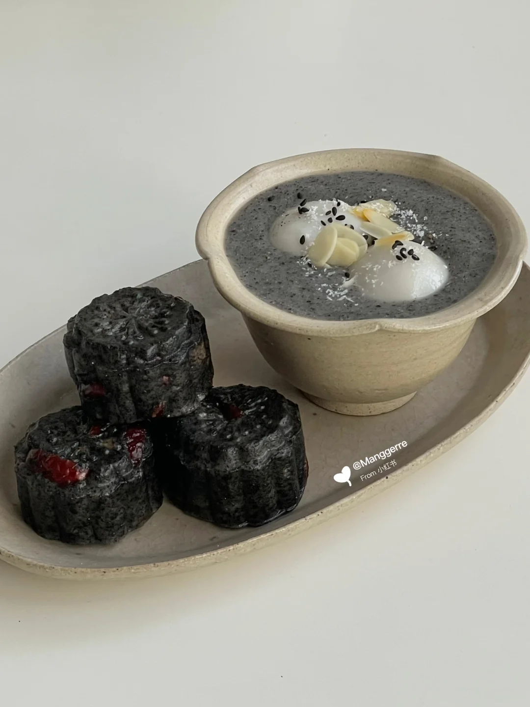 中式早餐｜黑芝麻汤圆➕黑芝麻红枣糕