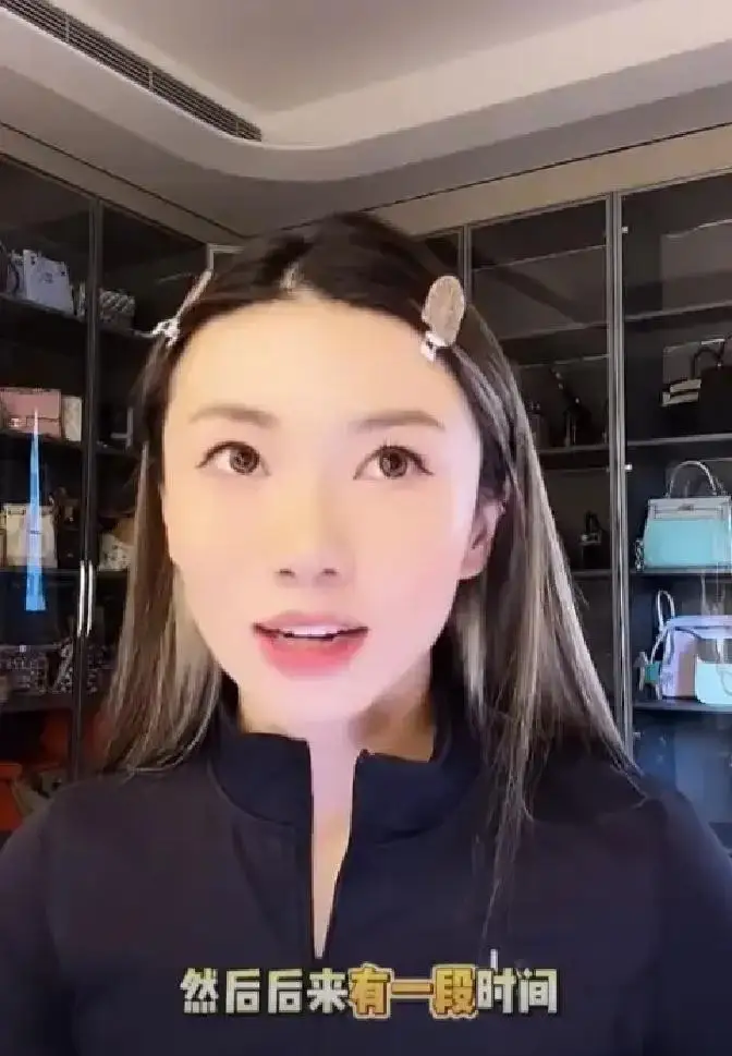 《我家那闺女》暴露的代露娃：作品里成熟，现实里缺分寸
 
如果不是这档综艺，很多观众对代露娃的印象，还停留在《长相思》《穿越火线》《我的卡路里男孩》这些影视剧角色里。2016年就出道，古装、现代、校园剧都有涉猎，从履历看，她已经是一名入行多年的成熟演员。可综艺镜头下的言谈举止，却和“成熟”两个字相去