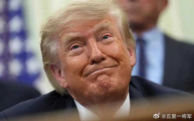特朗普排除了对伊朗使用核武器的想法 ：“多么愚蠢的问题”
《以色列时报》美国分社社长 雅各布·马吉德
以色列时间8月31日晚上23：24
（北京时间9月1日凌晨4：24）
当被问及是否排除对伊朗使用核武器时，美国总统唐纳德·特朗普表示已经排除，并称这个问题“愚蠢”。
“我绝不会这么说，但答案是肯定的 ​