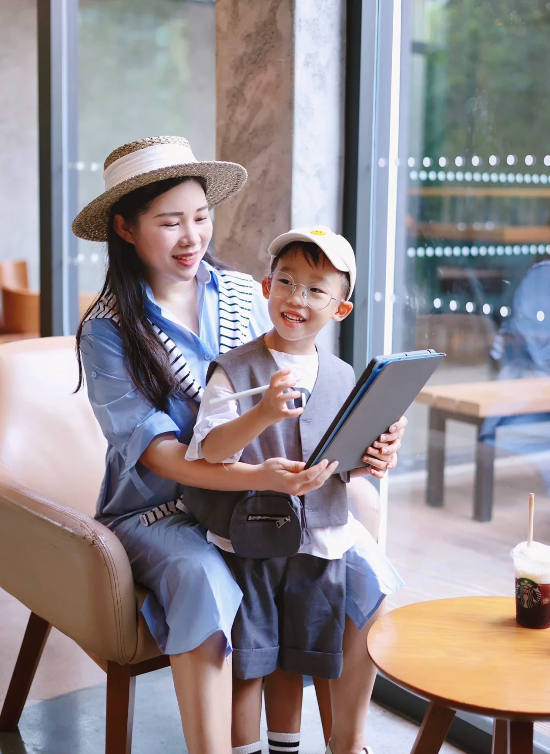 据说，在父母保护伞下长大的孩子眼里有光✨