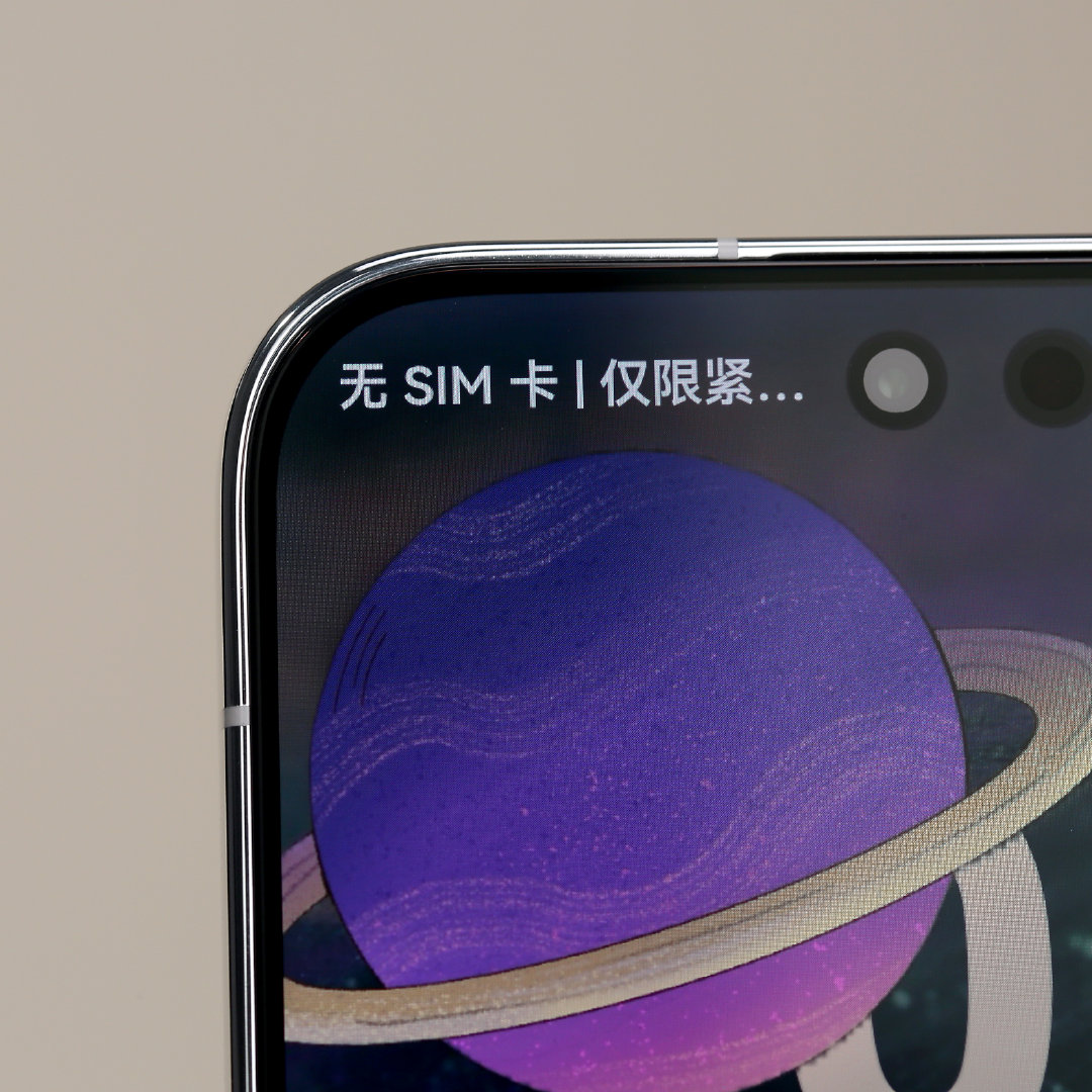 Mate90ProMax 玻璃 AR 膜有朋友收到了，感谢支持[嘻嘻]大覆盖设计，0.25 玻璃加 0.15 底胶，整体厚度 0.4 左右，还是挺薄的。这一代手机屏幕纯平，贴膜排气也方便了不少[求饶] ​