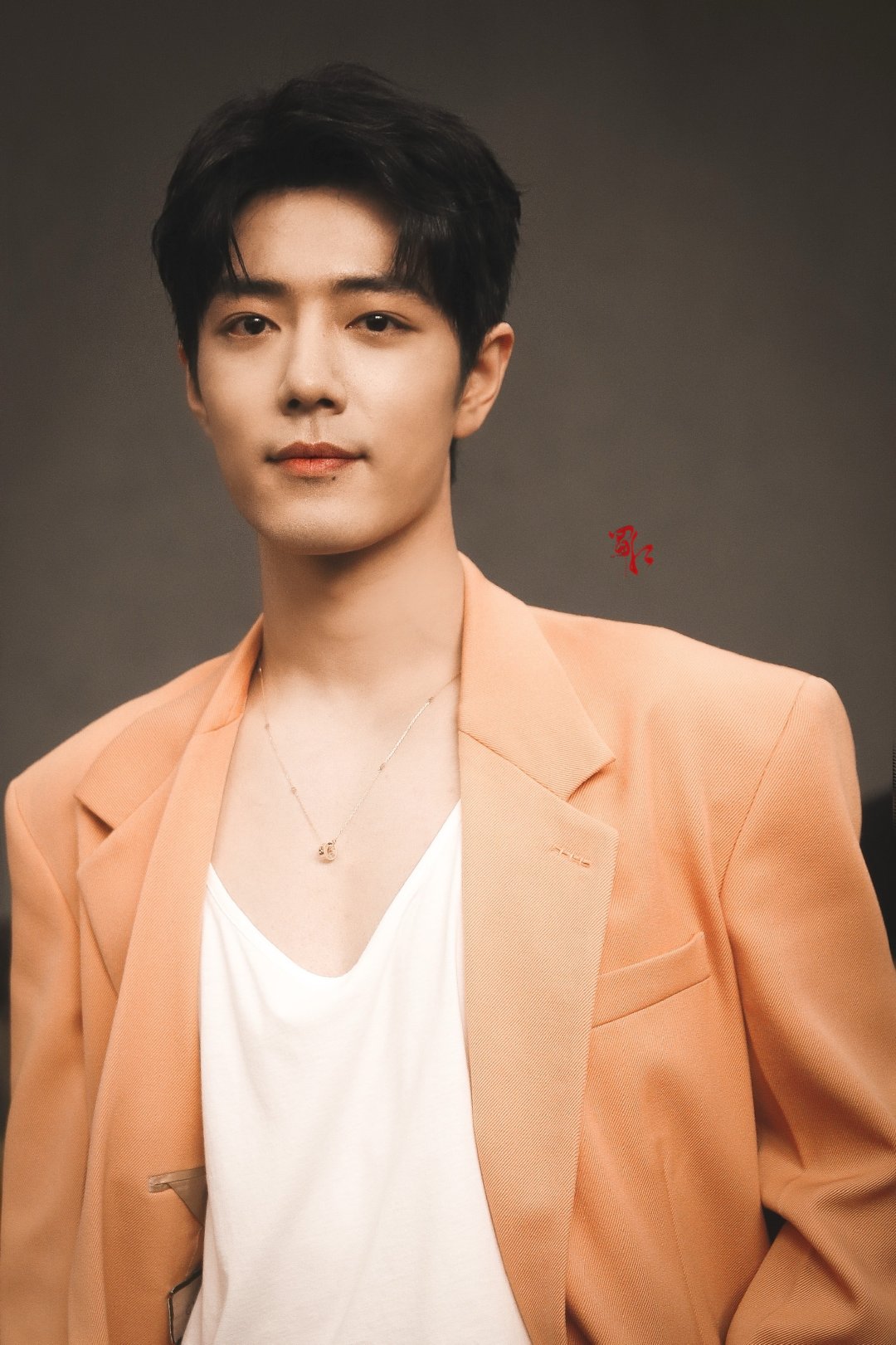 #小城良方[超话]##肖战背后拍爸妈看李宇春演唱会# 既然如此，那便如此，期待演员肖战新作《小城良方》，充满人间烟火气，救死扶伤，又治愈人心！[手指比心][手指比心] #肖战听到李宇春北京最后一首歌# ​