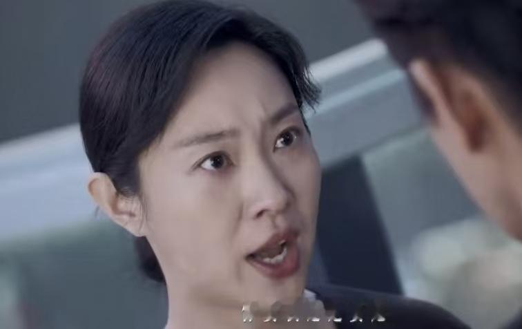开播即爆！《美人余》最细思极恐的伏笔：枕边人是骗子，家里保姆竟是最大卧底
 
谁也没想到！李一桐、乔振宇新剧《美人余》刚开播，就凭极致真实的豪门骗局刷屏全网，没有狗血烂套路，每一处细节都让人后背发凉，难怪观众直言：这剧收视率彻底稳了！
 
剧中最颠覆三观的反转，根本不是丈夫出轨，而是藏在女主身边最毫