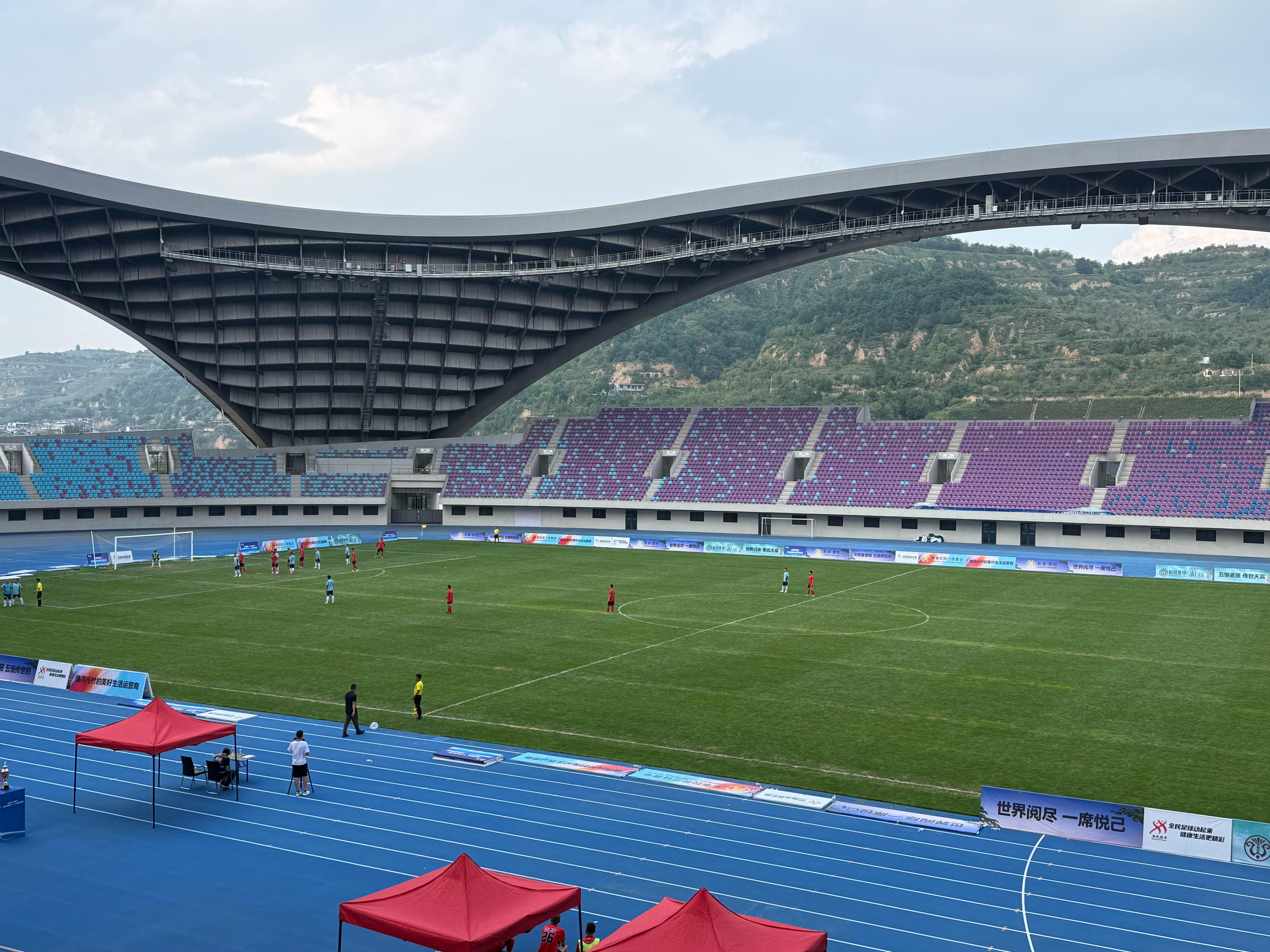 看会儿球赛！⚽️ ​​​