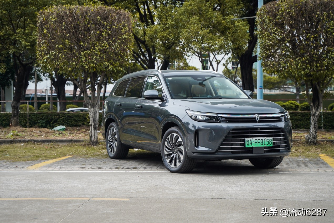 2. 问界M7（24.98万起，六座版）：华为鸿蒙智驾+车机，智能交互...