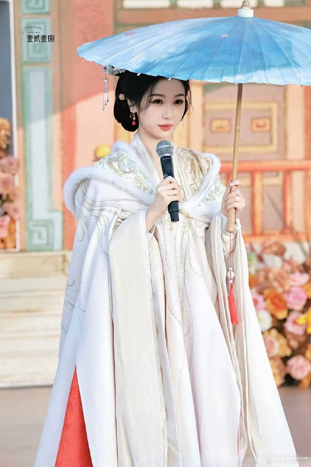 #虞书欣[超话]##虞书欣云初令主母大人##虞书欣#

“𝐵𝑒𝑔𝑜𝓃𝒾𝒶 𝒷𝓁𝑜𝓈𝓈𝑜𝓂𝓈  𝐼 𝓂𝒾𝓈𝓈 𝓎𝑜𝓊.”

​