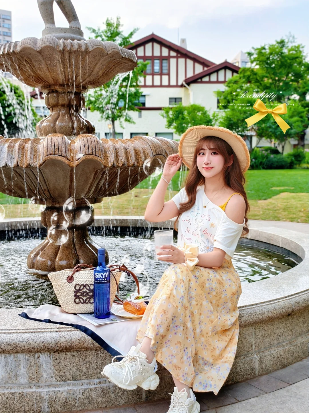 喷泉边的蓝色夏天｜用SKYY接住风与光的浪漫