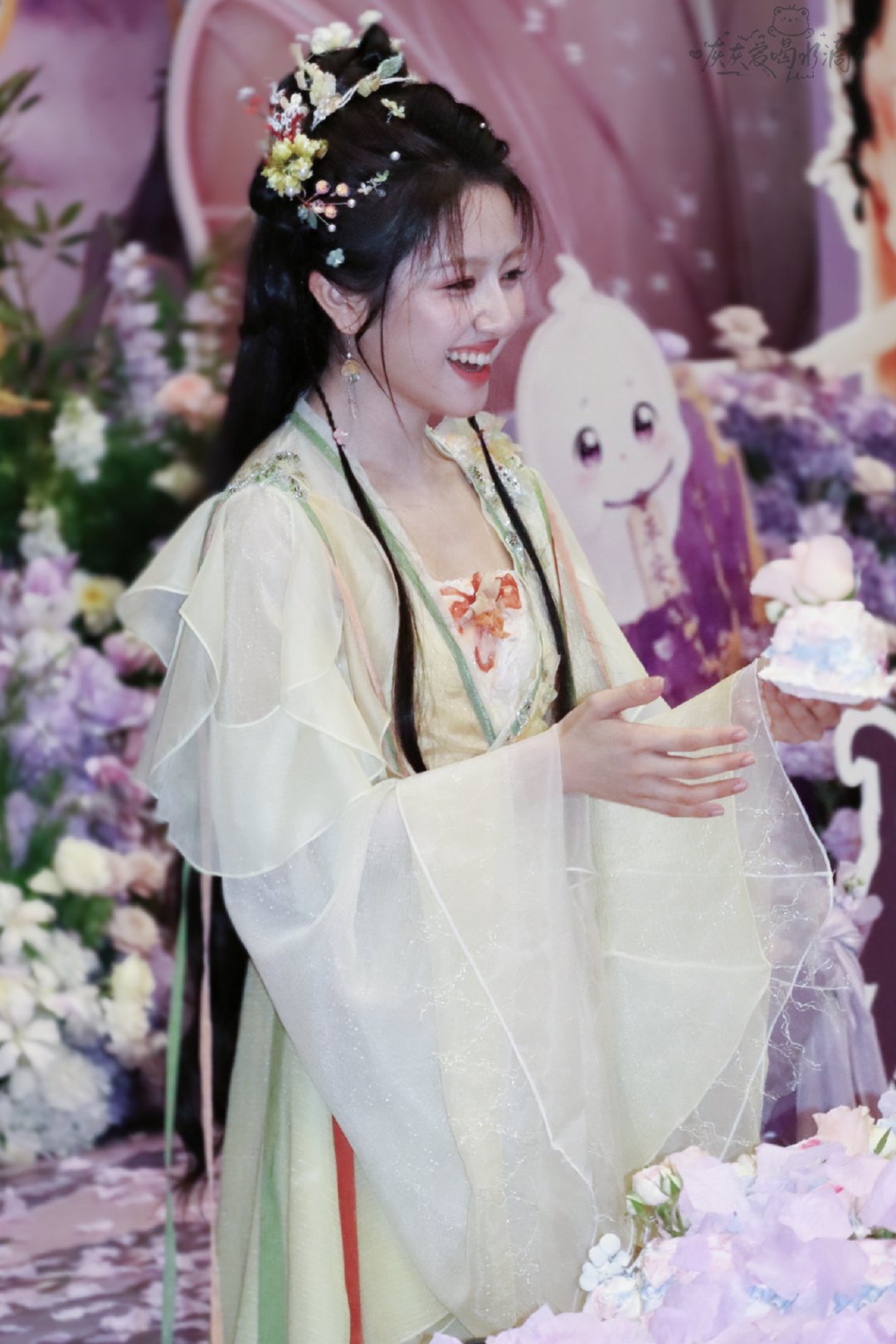 #李兰迪[超话]#
𝟐𝟔𝟎𝟖𝟐𝟎 千夜奇谭开机
遇见你，是天台回响的笑语
#李兰迪千云兮##李兰迪千夜奇谭# ​