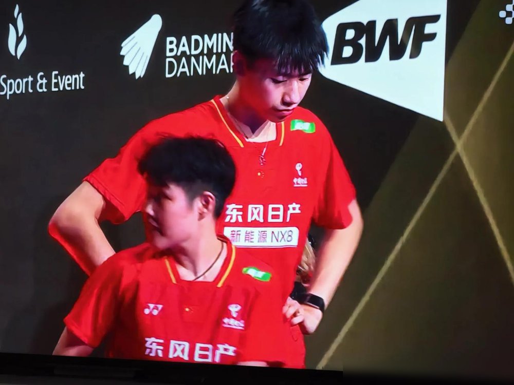 丹麦赛三年，金牌从三块掉到一块，只剩混双自己人打自己人。
陆光祖今天宣布退出国家队，96年的，打了11年，最后披江苏队战袍接着干。再看丹麦这一趟，单打伤的伤，退的退，双打也顶不住。
名古屋亚运会刚拿满五个单项的参赛席位，大师赛混双也还在夺冠。但一到大伙儿都上的公开赛，底子就露了。
梯队看着人多