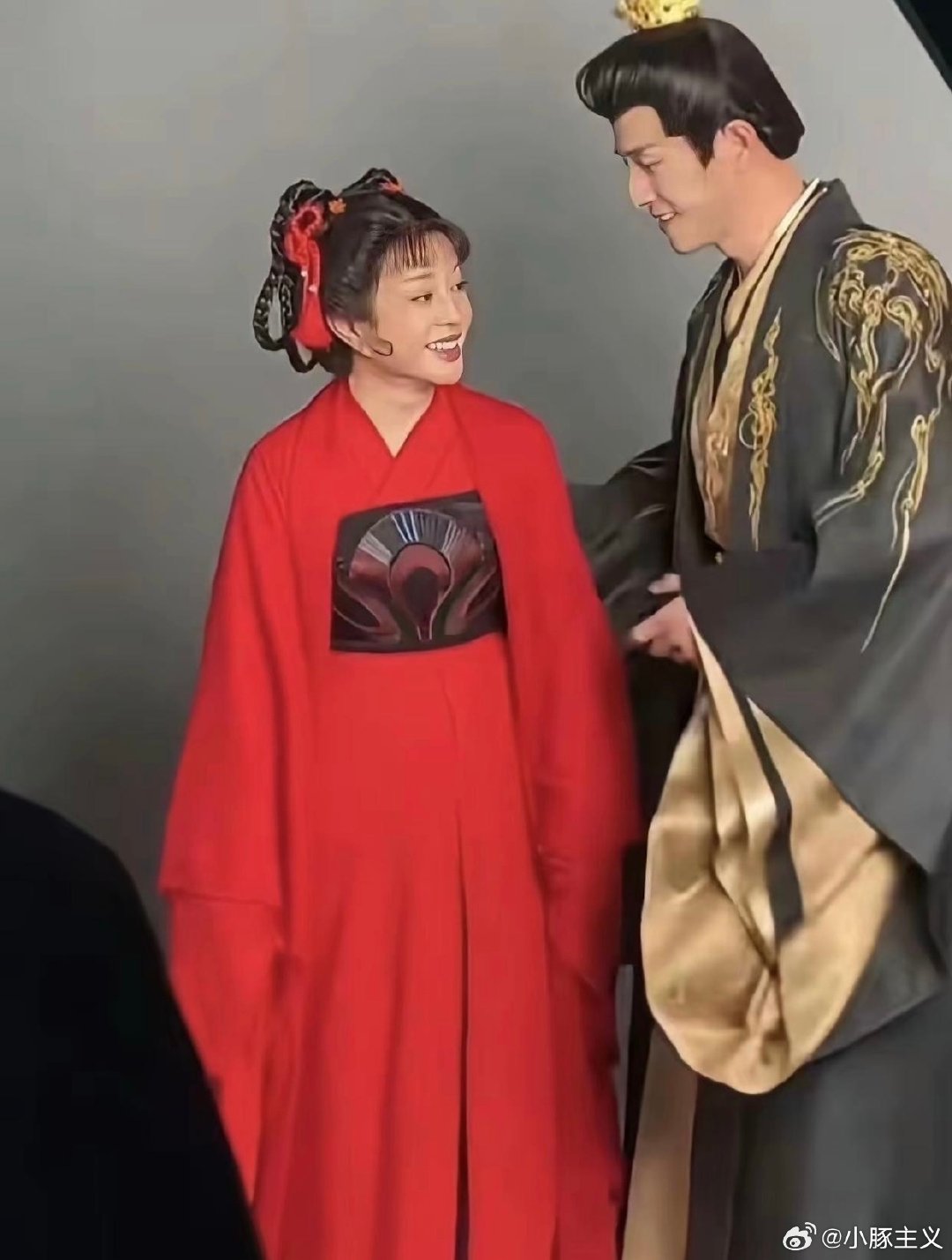 75岁的刘晓庆短剧中饰演18岁少女 ​