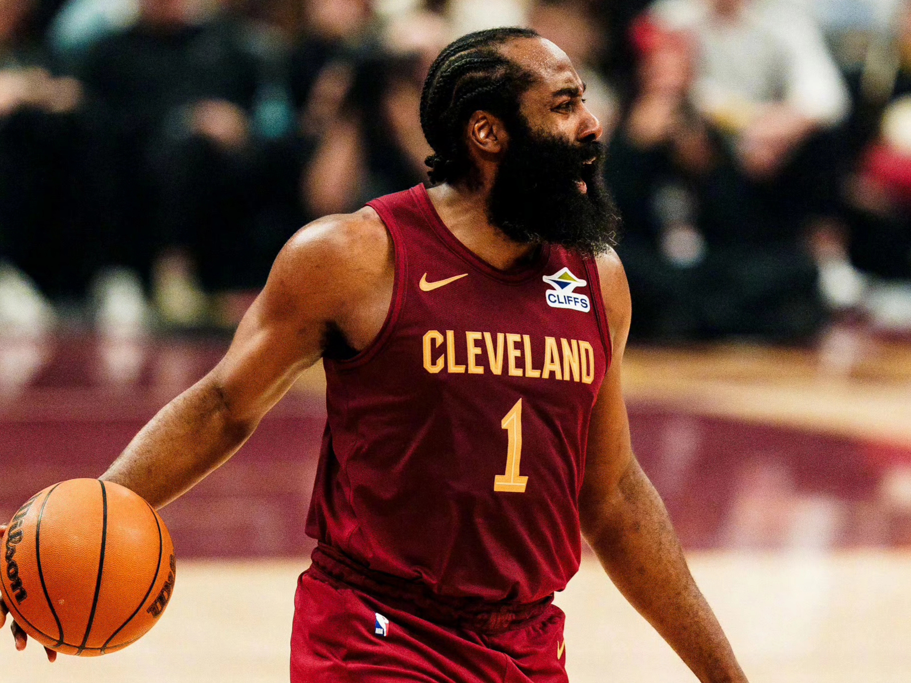 NBA一夜传来两大消息！
哈登续约骑士！
37岁戈登即将退役！

①37岁的埃里克·戈登即将宣布从NBA退役。

根据美记报道，戈登很快将会结束自己的NBA职业生涯，2008年第一轮第7顺位被快船选中，他迅速展露不俗实力，首个赛季场均16.1分的优异表现，随后辗转鹈鹕-火箭-太阳-76人，或许感受到