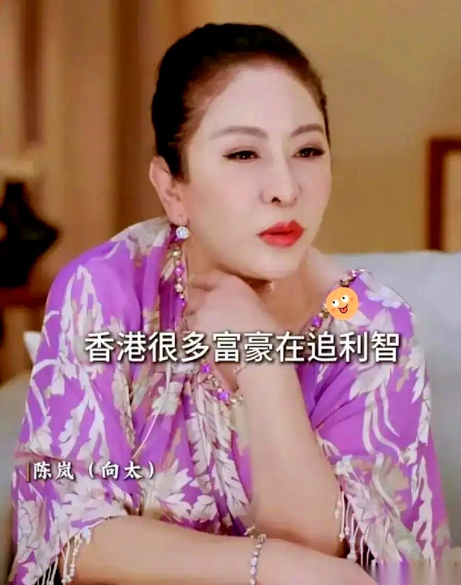 翻看老港圈的旧账，最绝的还得是李连杰和利智这一段。当年李连杰第一次拿到3000万港币的天价片酬，拿着钱跟利智打商量：“要不，咱俩一人一半？”利智眼皮都没抬，甩出两个字：“滚蛋。”李连杰一句话没顶，老老实实把钱全推了过去。
这事儿，得往回倒十年。
1989年，《龙在天涯》片场。机器还在转，李连杰当时正