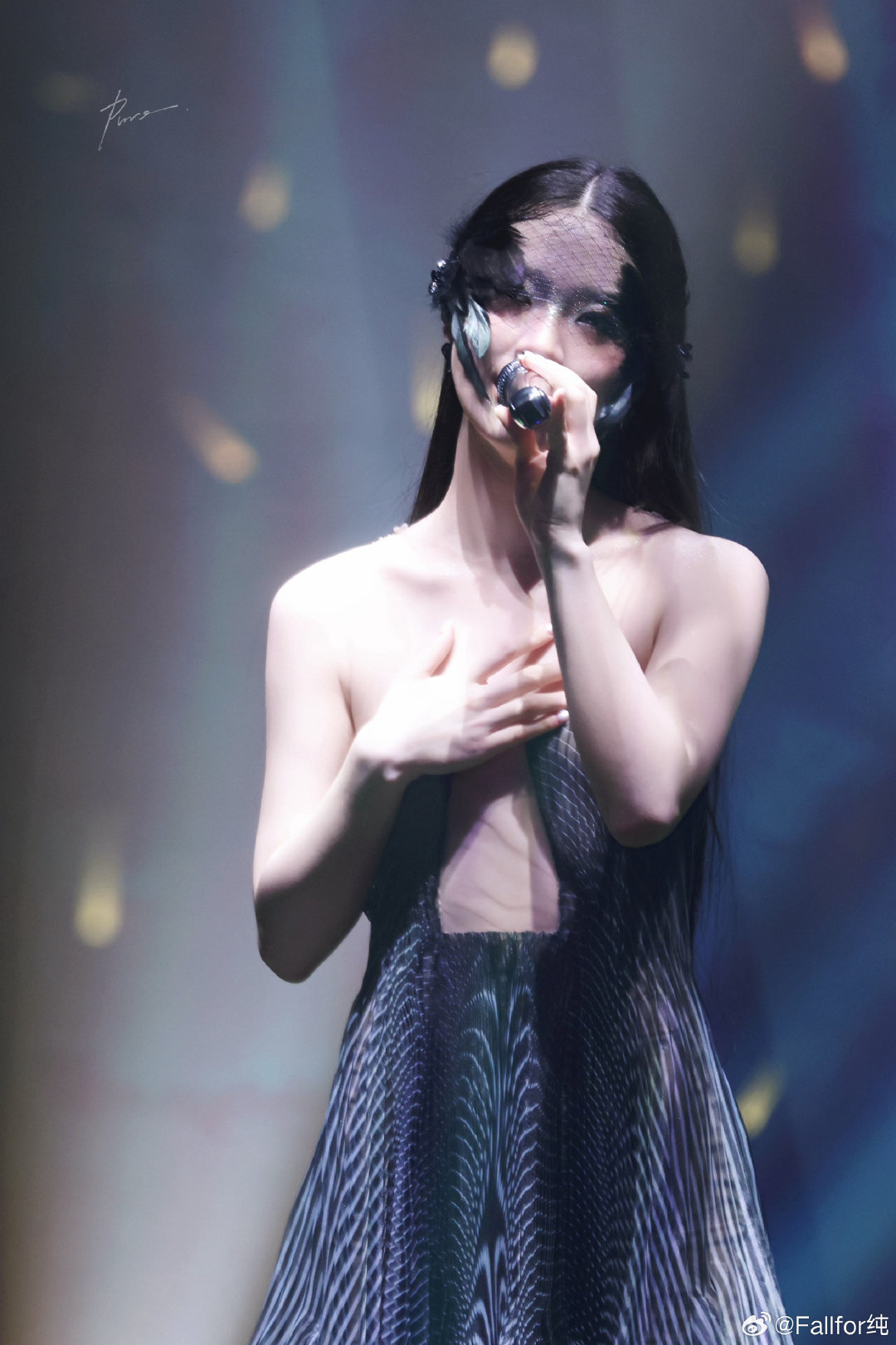 #单依纯[超话]#  升九级#那英单依纯互送花篮# ​