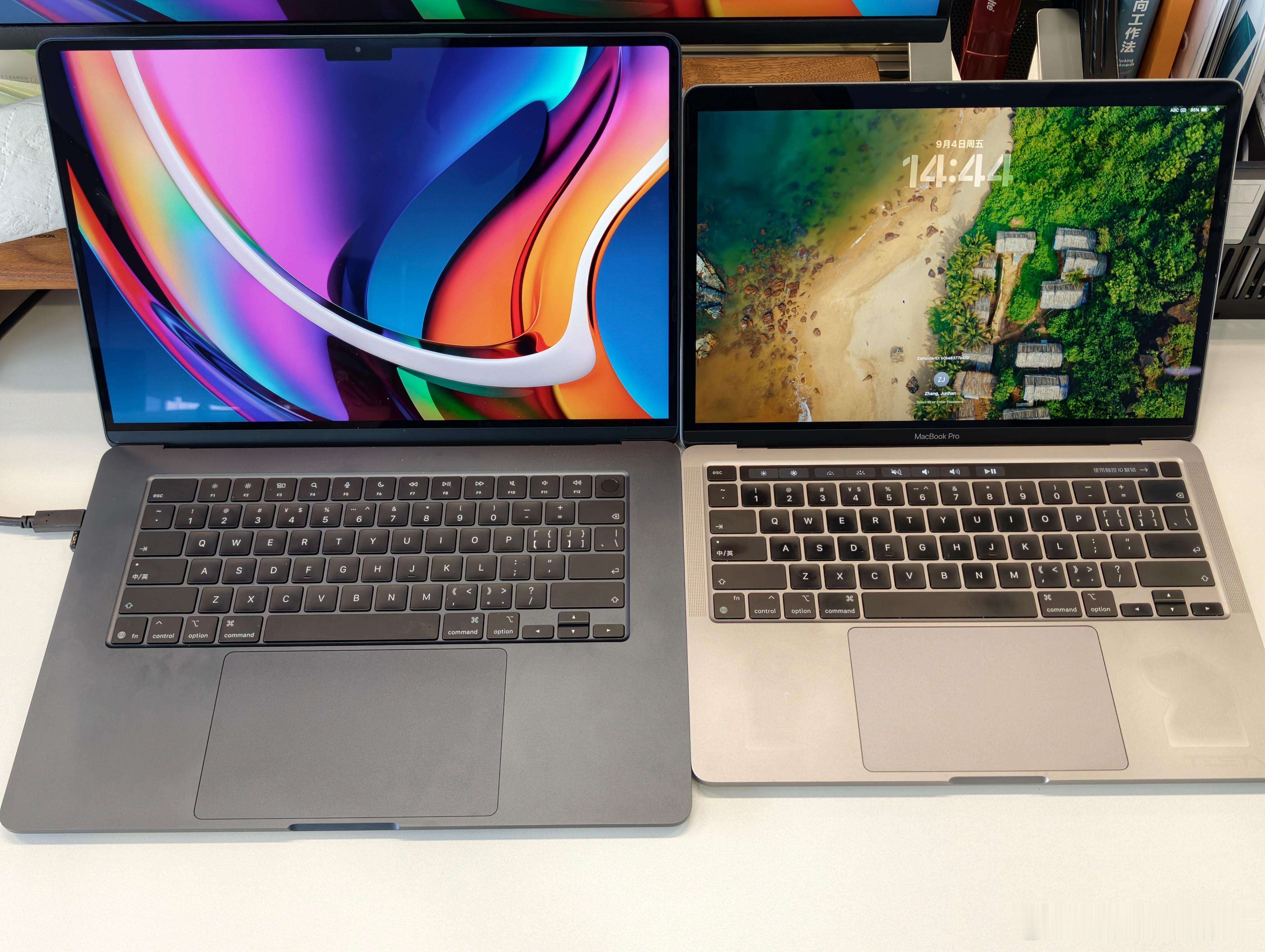 TouchBar，再见[泪奔]

 我是真的希望能在后面的MacBook上再见到这玩意，或者，提供一个选配的选项吧
 
TouchBar在2016年刚出的时候，可以说是惊艳，非常有科技感。虽然完全不利于盲操，虽然在不少app上也没什么功能支持，但就是看着真好看啊！
有几个场景也会让人影响深刻：全屏开PPT演讲时，手指直接 ​