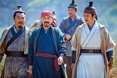 从陈桥兵变到杯酒释兵权：赵匡胤如何结束乱世，建立大宋王朝？

在中国历史上，宋太祖赵匡胤一直是一个极具传奇色彩的皇帝。

他没有像刘邦那样从底层起兵，也不像李世民那样依靠皇室身份夺位，而是以一名职业军人的身份，在乱世中一步步走向权力巅峰。

尤其是“陈桥兵变”“黄袍加身”“杯酒释兵权”等历史事件，更
