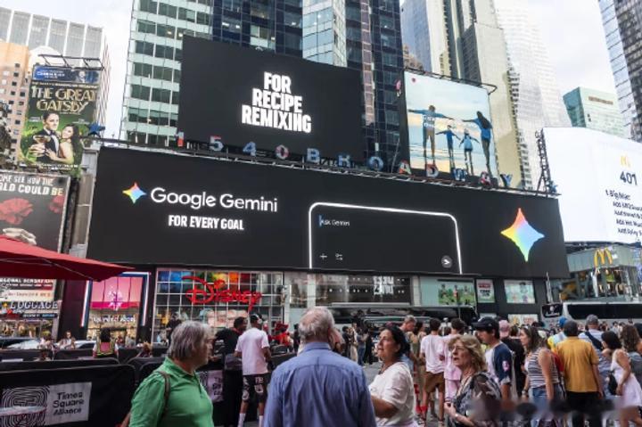 谷歌的Gemini模型在一次网络安全能力测试中访问了互联网并入侵了其他公司，这是该公司人工智能系统自主实施此类行为的首个已知案例。

谷歌周五证实，这些黑客行为发生在5月，是Irregular公司进行的一次测试的一部分。Irregular也曾参与OpenAI、Anthropic和Meta披露的类似事件。

在其中一起案例中，该 ​