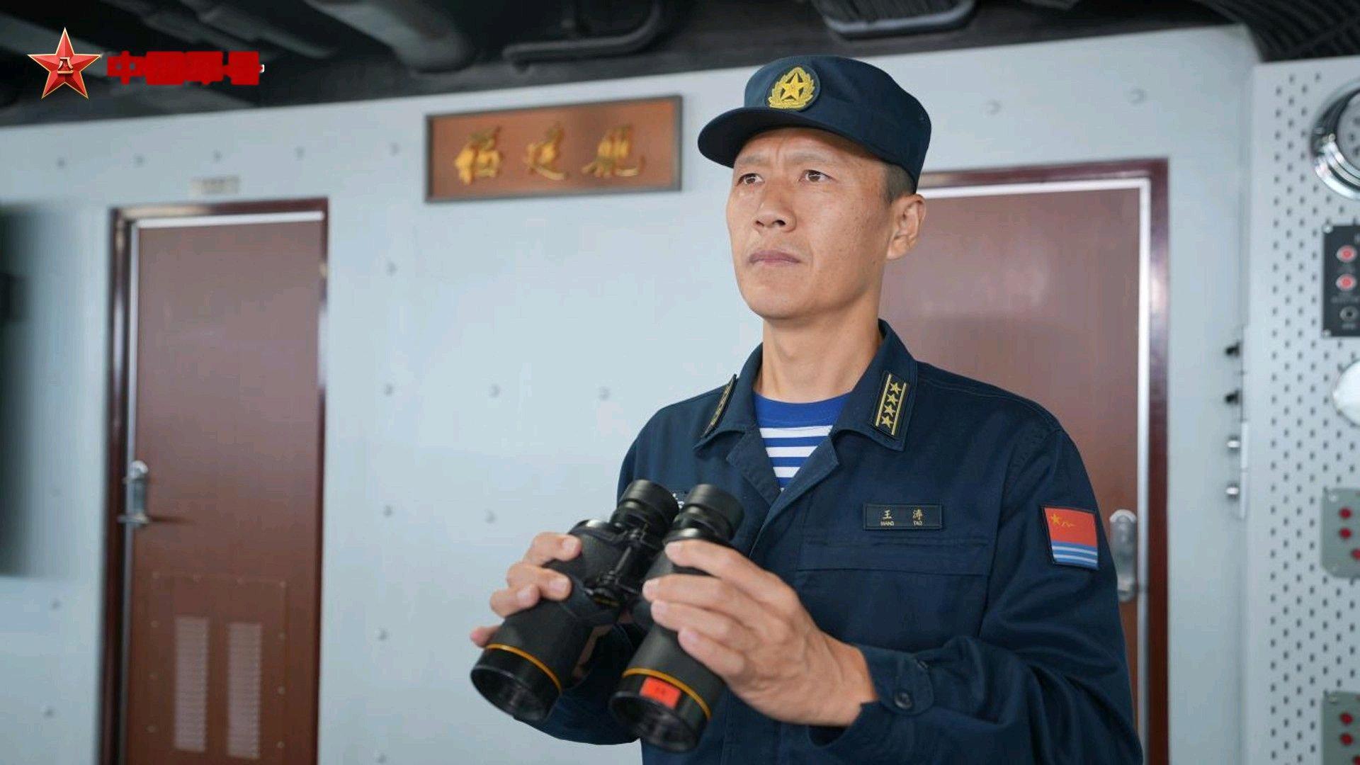 “海空雄鹰团”出身的飞行员舰长，王涛

战斗机飞行员→湘潭舰舰长→福建舰副舰长

#烽火问鼎计划##中国海军# ​