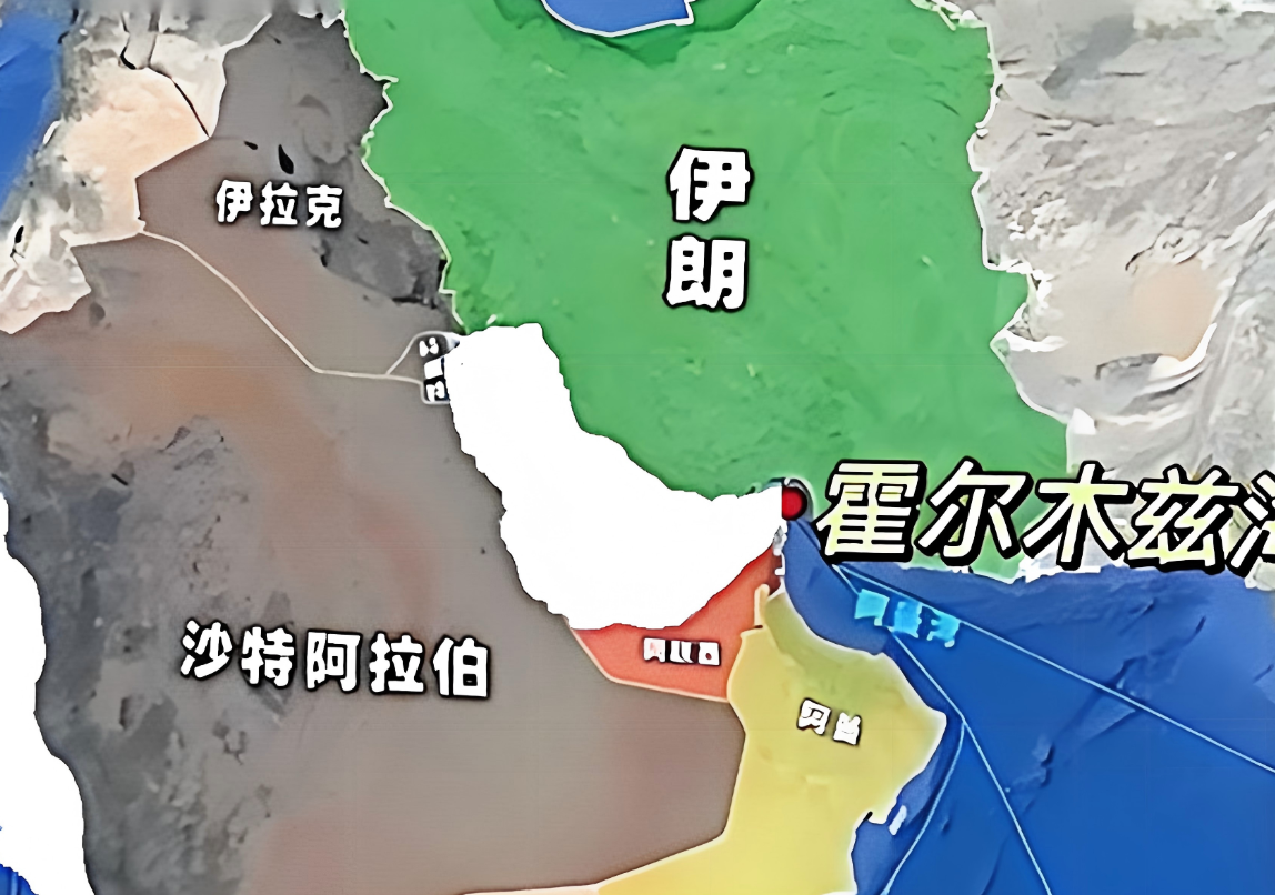 伊朗罕见官宣封锁霍尔木兹海峡！油轮触雷爆炸，油价又要炸了？

当地时间9月14日，伊朗伊斯兰革命卫队海军放出一记重磅消息——霍尔木兹海峡，被他们正式&34;封锁&34;了，还说要继续保持&34;智能管控&34;。这话一出，全球能源市场的神经瞬间绷紧。

导火索是一艘超级油轮。革命卫队说，悬挂巴拿马国旗的&
