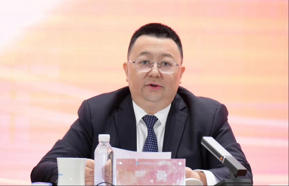 #陈勇被查# 9月5日，央视新闻消息，中国建筑集团有限公司党组成员、副总经理陈勇涉嫌严重违纪违法，目前正接受中央纪委国家监委纪律审查和监察调查。 ​