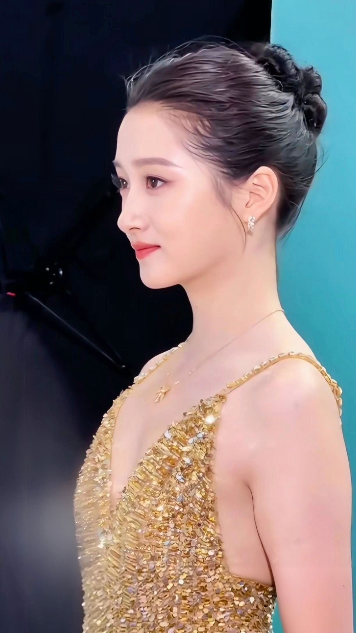 关晓彤