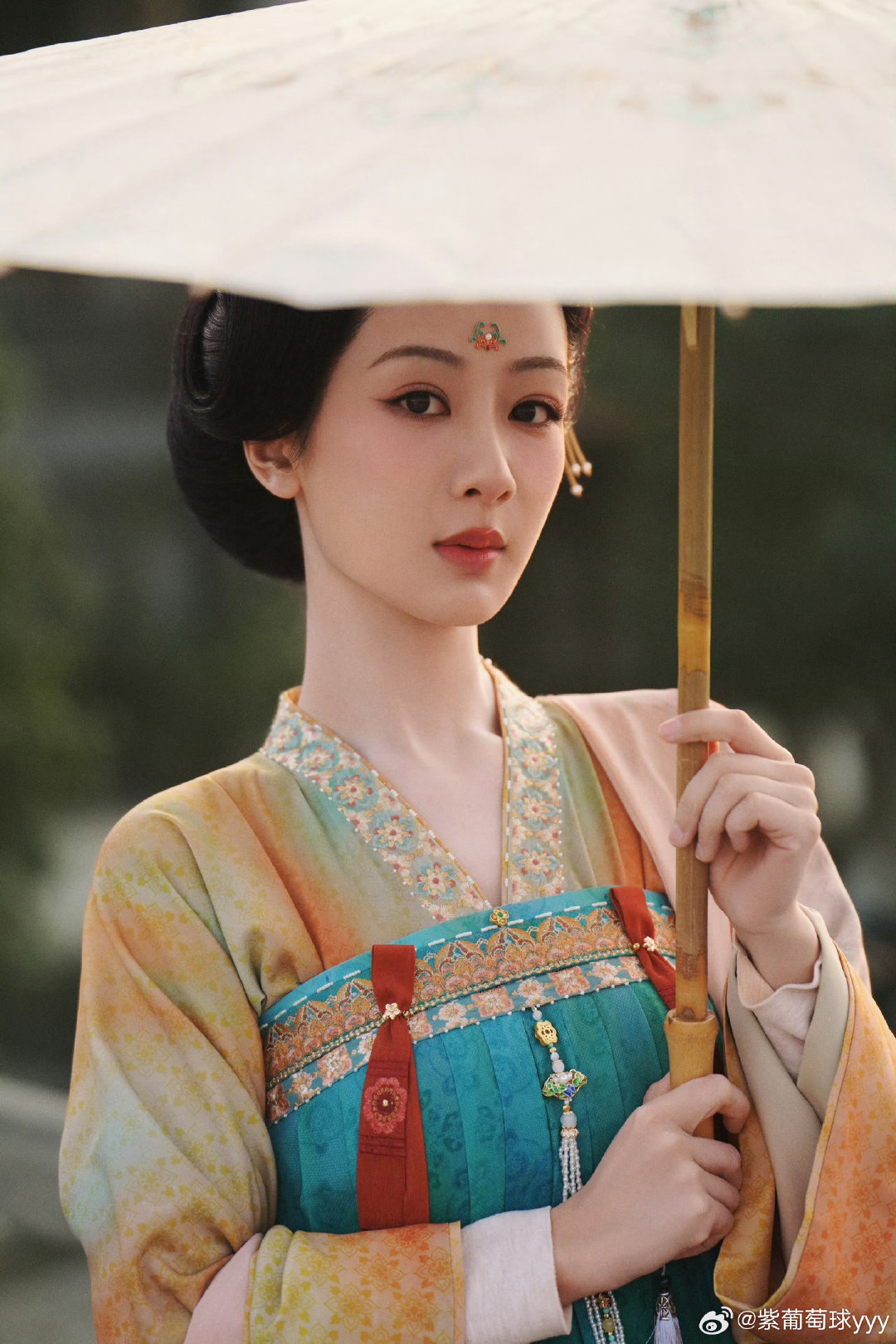 #杨紫[超话]##杨紫白菊# yz#杨紫生命树# 

风已经开始有春天的味道了，我们终会相见


【杨紫生命树 sms 杨紫白菊 bj】 ​