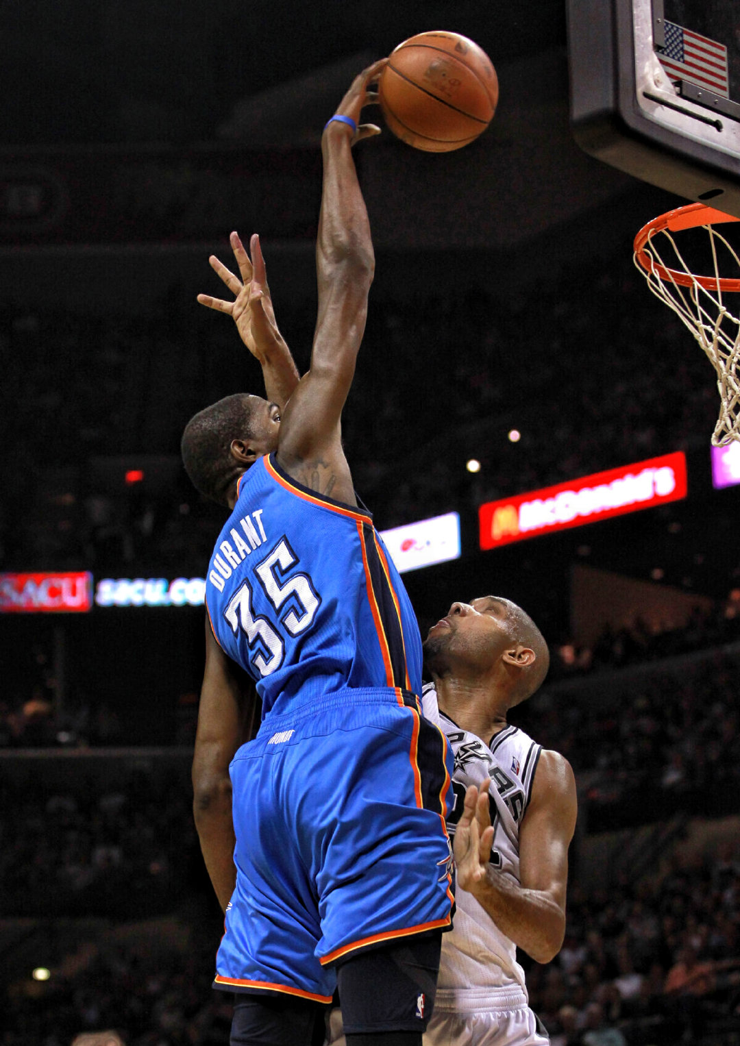 Kevin Durant & Tim Duncan 

#杜兰特##邓肯##nba# ​